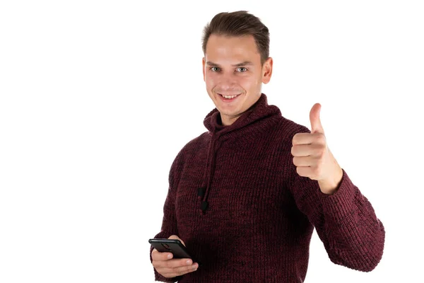Mladý Muž Drží Smartphone Dívá Kamery Izolovaném Pozadí — Stock fotografie