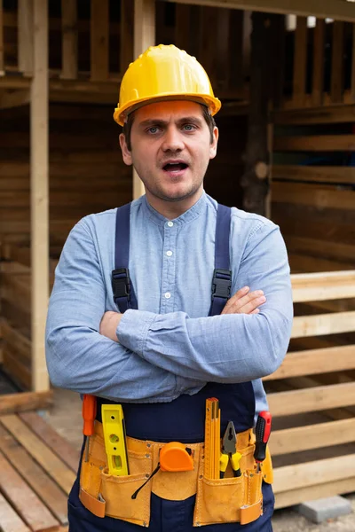 Retrato Jovem Handyman Bonito Com Chapéu Duro Amarelo Equipamento Trabalho — Fotografia de Stock