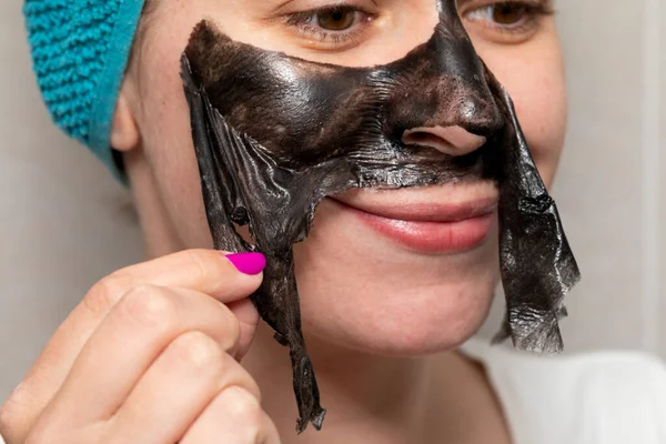 Close Picture Woman Removing Black Charcoal Peel Face Mask Skin — Stock Photo, Image