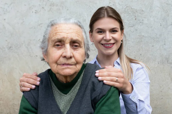 Young Friendly Woman Embracing Senior Lady Outdoor Quality Time Spent — Stock Photo, Image