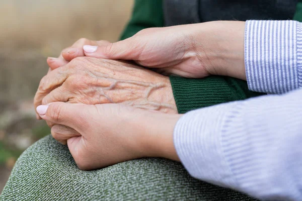 Close Picture Caregiver Holding Senior Woman Wrinkled Hands — Stock Photo, Image