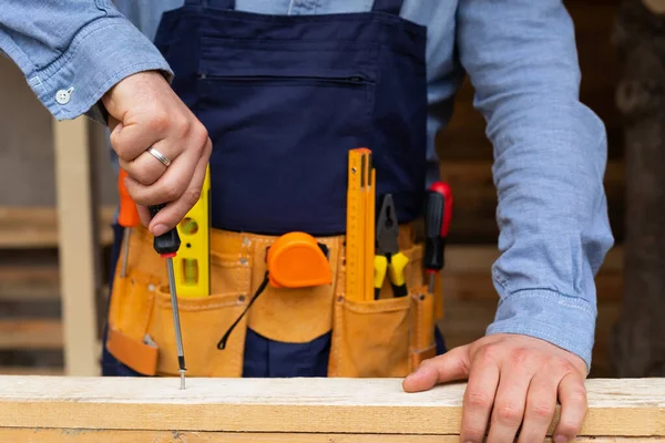 Close Picture Carpenters Hands Measuring Plank Diy Renovation Home — Stock Photo, Image