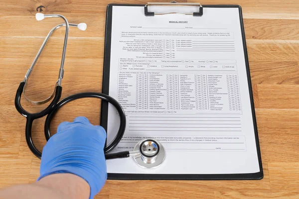 Medisch Dossier Van Zieke Patiënt Stethoscoop Houten Tafel — Stockfoto