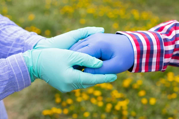 Holding Hands Wearing Gloves Because Covid Pandemic Caregiver Holding Elderly — Stock Photo, Image