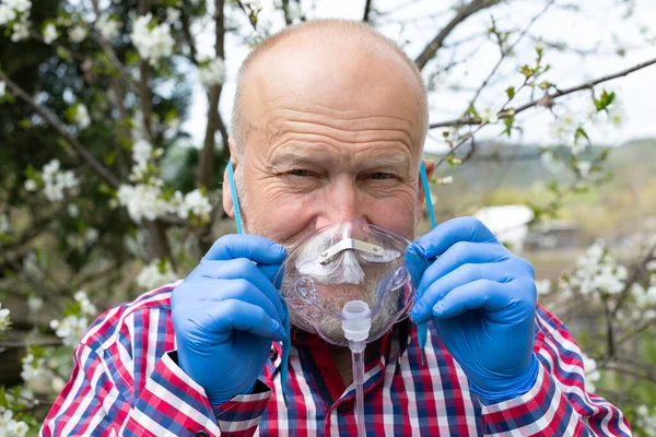 Portrait Allergic Senior Man Holding Oxygen Mask Standing Front Blooming — Stock Photo, Image