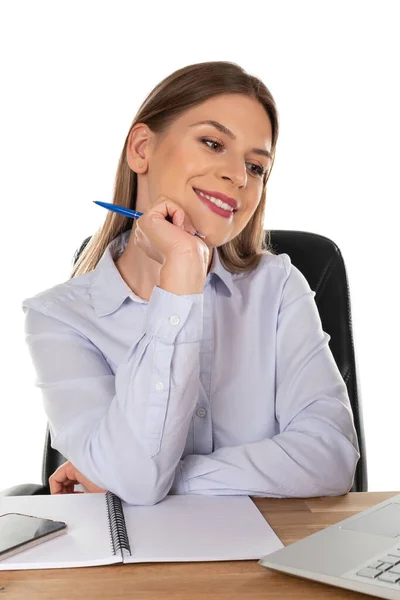 Mujer Negocios Caucásica Confianza Oficina Sentada Escritorio Sonriendo Fondo Aislado — Foto de Stock