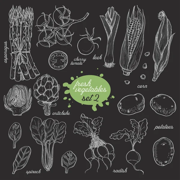 Σύνολο των απομονωμένων λαχανικά σε στυλ σκίτσο. Σπαράγγια, ντοματίνια, καλαμπόκι, πατάτες, ραπανάκια, αγκινάρα, σπανάκι, πράσο — Διανυσματικό Αρχείο