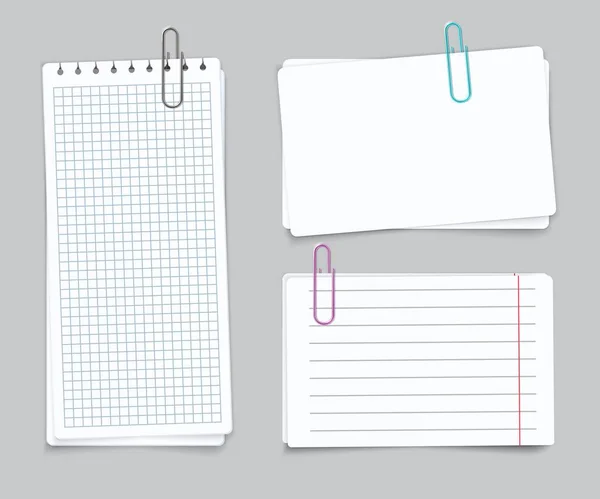 Lenzuola realistiche diverse. Clip di carta a colori per notebook a griglia vuota. Notepaper vettoriali — Vettoriale Stock