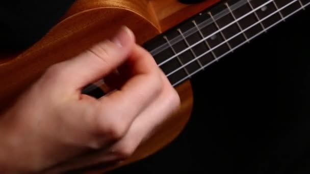 Primer plano jugando Ukulele — Vídeos de Stock