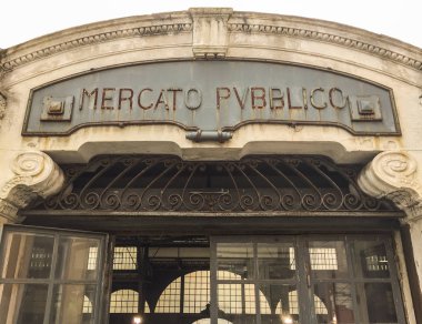 Eski Özgürlük Halk Pazarı cephesi