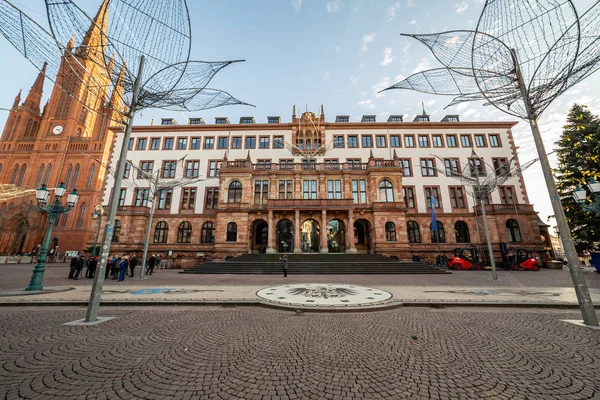 Das Wiesbadener Rathaus Auf Dem Marktplatz — Stockfoto