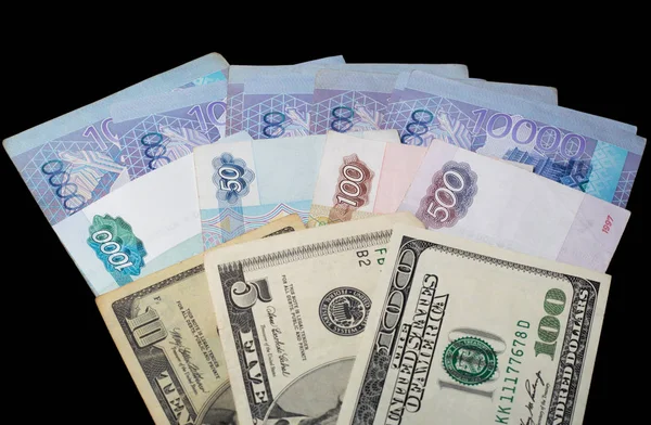 Kazajstán tenge, rublos rusos, nosotros dólar. Cambio de divisas, relaciones internacionales. Tipo de dólar. Billetes de diferentes países — Foto de Stock