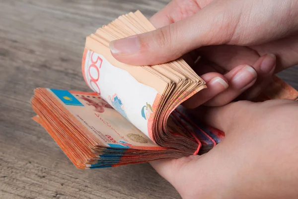 Tenge Kzt. Kazakistan 'ın ulusal para birimi, Kz. Değişim oranı. Ekonomi, kalkınma, iş, banka, komisyoncu. BanknotName