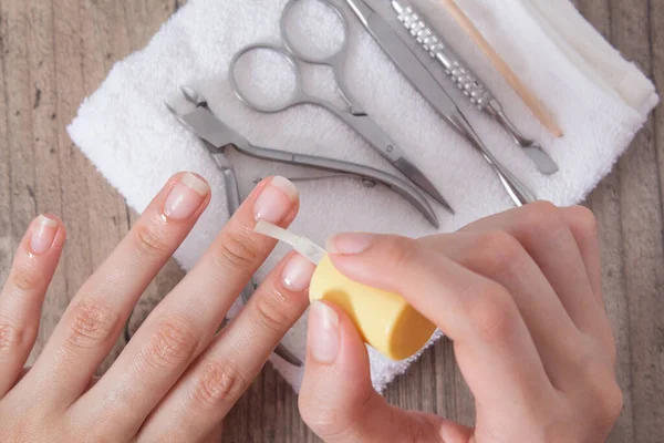 Aplicar Aceite Cutícula Manicura Cuidado Uñas Salón Uñas Procedimiento Spa — Foto de Stock