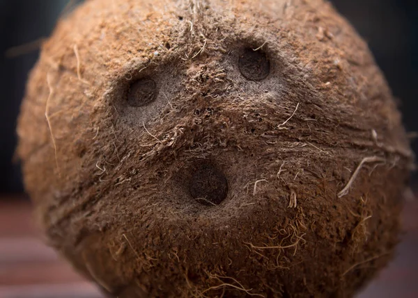 Die Augen Der Kokosnuss Ein Schreiendes Gesicht Mit Augen Und — Stockfoto