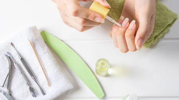 Manicure Applicare Olio Cuticole Unghie Non Verniciate Idratante Cura Delle — Foto Stock