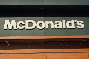 Gomel, Belarus-2 Kasım 2019 McDonalds logosu, fast food geçmişi