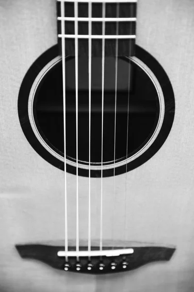 Blanco y negro de detalle de guitarra —  Fotos de Stock