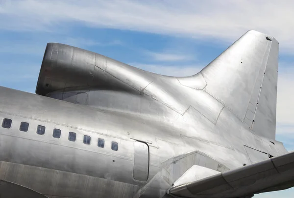 Vista trasera del antiguo avión comercial — Foto de Stock