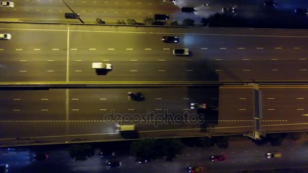 4 k bovenaanzicht van nacht freeway — Stockvideo