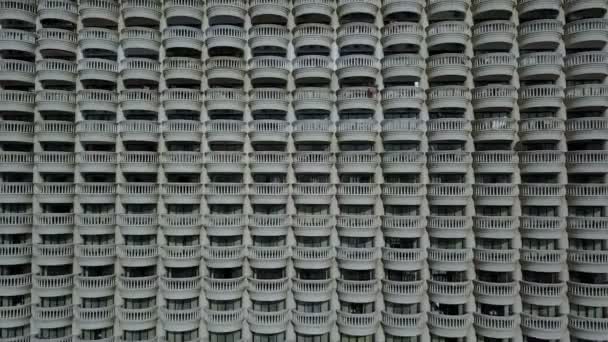 4k weiße Gebäude Balkonarchitektur — Stockvideo