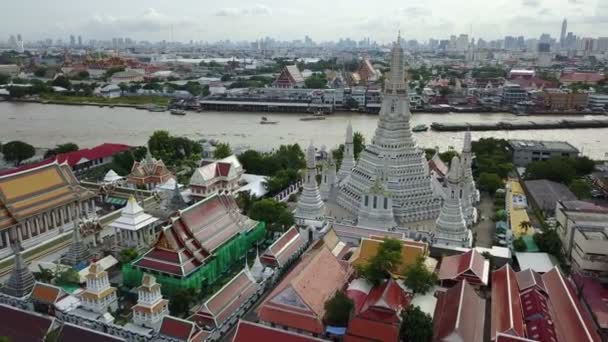 4 k-Flygfoto över Wat Arun templet Bangkok — Stockvideo