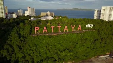 Pattaya şehir işareti 4 k havadan görünümü