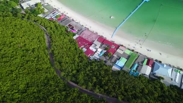 4K Вид с воздуха на пляж к пирсу на пляже Tawean в Ко Лан, Паттайя — стоковое видео
