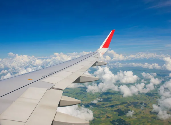 Όμορφο τοπίο πεδίο καταπράσινη θέα από ένα αεροπλάνο — Φωτογραφία Αρχείου