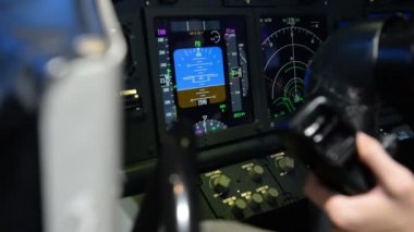 Uçak sola ise kokpit göstermek kapı aynası