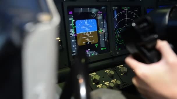 Painel de exibição do cockpit enquanto as aeronaves decolam — Vídeo de Stock