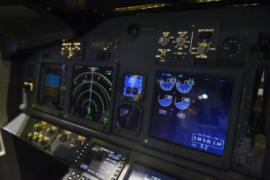 Uçak motoru göstergesi göstermek kapı aynası