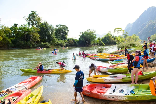 Vang Vieng Laos Noviembre 2014 Turistas Barcos Kayak Río Nam —  Fotos de Stock