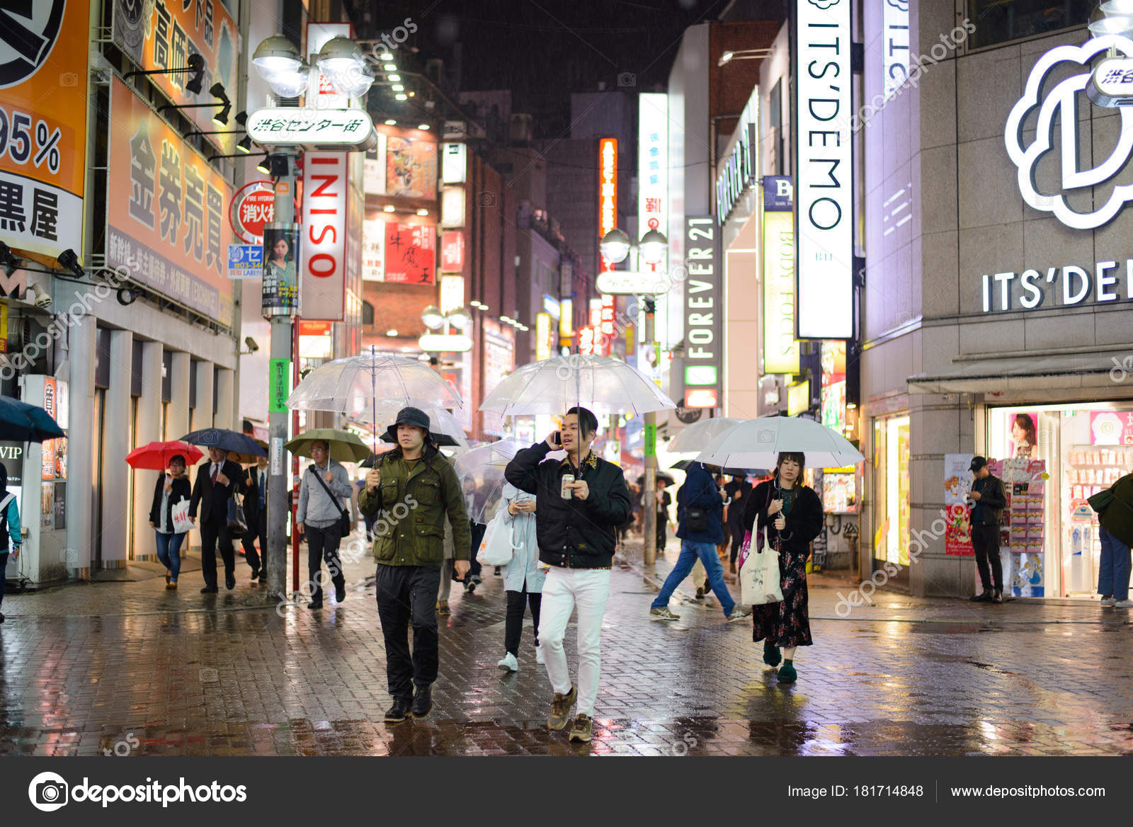 Tokyo Japan November 17 Crowd People Umbrella Rainy Night Shibuya Stock Editorial Photo C Brostock01
