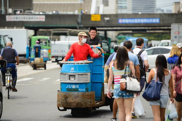 Tóquio Japão Junho 2015 Trabalhadores Estão Ocupados Mercado Tsukiji Junho — Fotografia de Stock