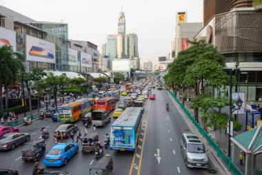 Bangkok, Tayland - 27 Ocak 2018: City scape Rating ön Orta Dünya, Iseton çoğu favori büyük alışveriş merkezi, iş çevresi Ratchaprasong kavşak Bangkok otelleri