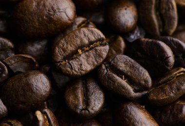 Kavrulmuş kahve çekirdeğini kapat.