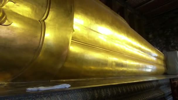 Bangkok Thailand Maart 2018 Reclining Grote Gouden Boeddhabeeld Wat Pho — Stockvideo