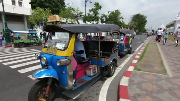 Bangkok Tajlandia Marca 2018 Tuk Tuk Jest Parking Przed Wat — Wideo stockowe