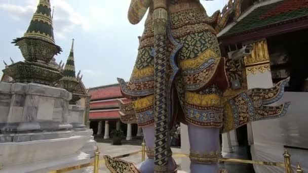 Big Giant Wat Phra Rattana Satsadaram — Stock Video