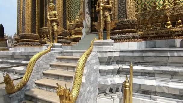 拉达纳 Satsadaram 泰国最神圣的佛教寺庙 翡翠佛寺或寺 — 图库视频影像