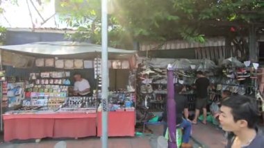 Bangkok, Tayland - 11 Şubat 2017: 8 00 - 18: 00 dan açık Chatuchak Hafta sonu markette alışveriş tanımlanamayan kişi