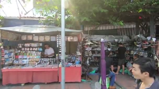 バンコク タイ王国 2017 身元不明者 からオープン チャトチャク ウィーク エンド マーケットでのショッピング — ストック動画