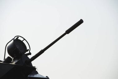 Ağır makineli tüfek ve kopya alanı ile ışık