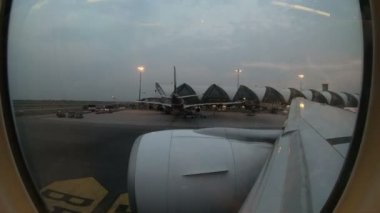 4 k zaman atlamalı uçak içi ticari uçak pencereleri görüntülemek kalkış Suvarnabhumi Havaalanı