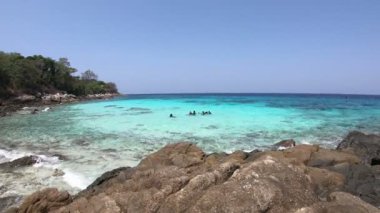 Dalgalar taş karşı yendi