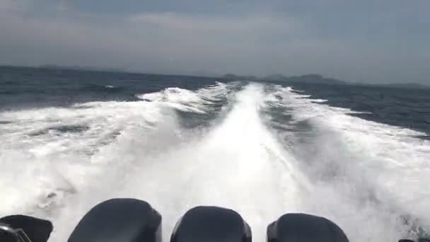 Vista Traseira Barco Velocidade Motor Mar Aberto Alta Velocidade — Vídeo de Stock