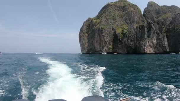 Κράμπι Ταϊλάνδη Μαρτίου 2018 Ταχύπλοο Σκάφος Στο Maya Bay Νησί — Αρχείο Βίντεο