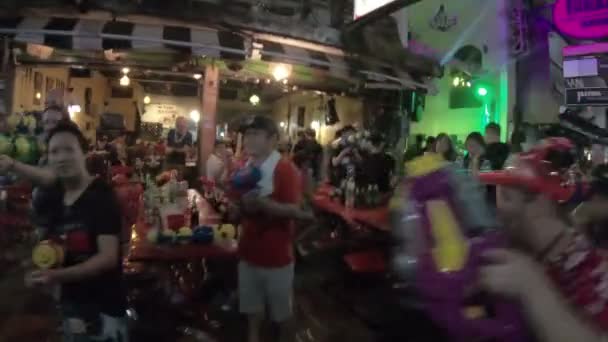 Bangkok Tajlandia Kwietnia 2018 Ludzie Zadowoleni Zabawne Gry Wody Festiwalu — Wideo stockowe