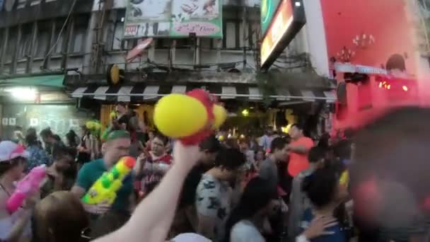 Bangkok Tajlandia Kwietnia 2018 Turystów Odrobina Siebie Wodą Aby Świętować — Wideo stockowe